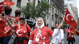 « Geleneksel Türk Günü Yürüyüşü’nde sokaklar kırmızı beyaza boyandı